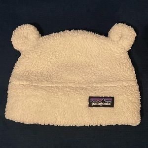 Patagonia white baby fleece hat 0-6 mo